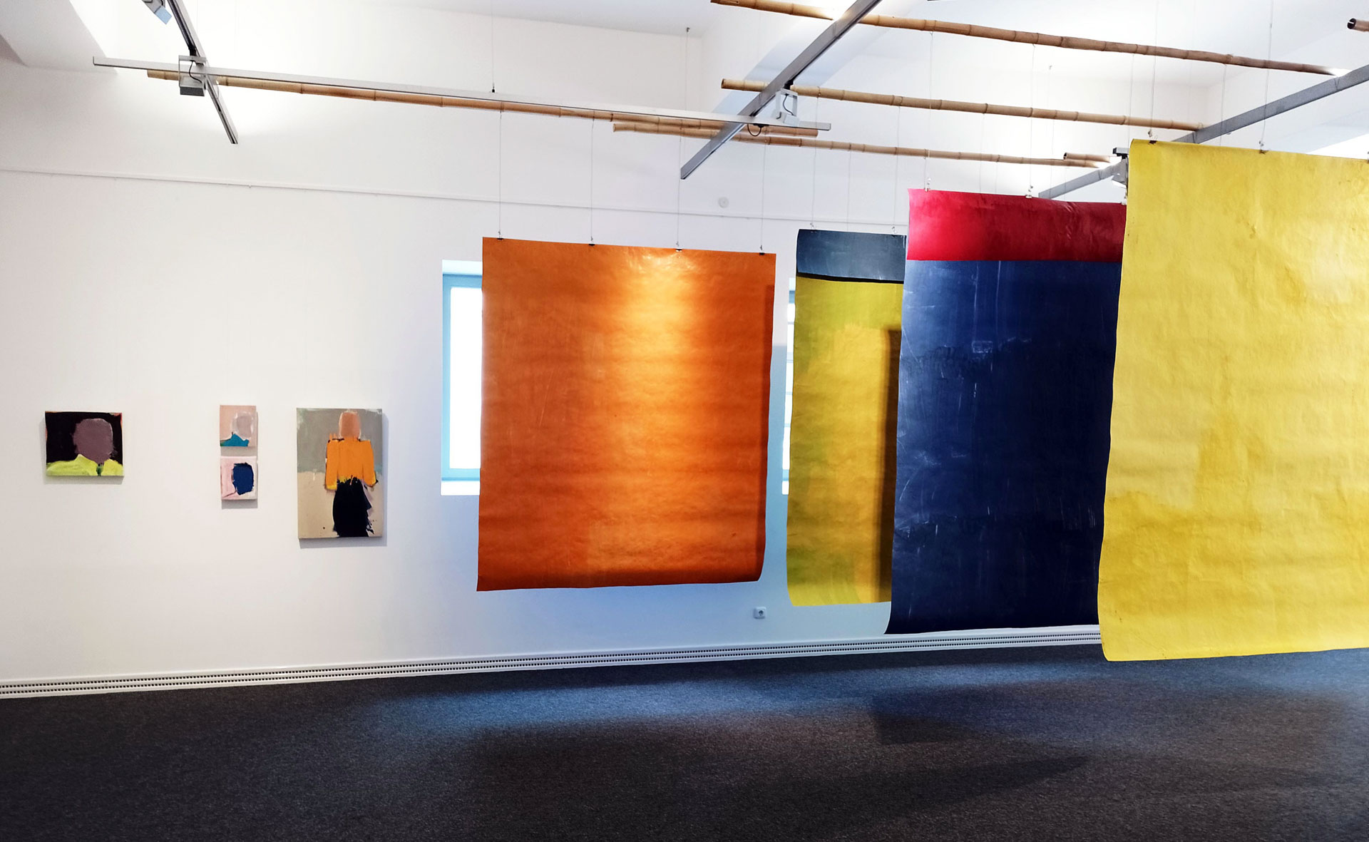 Blick in die Ausstellung „vor – zurück“, Alte Feuerwache, Amberg, 2022